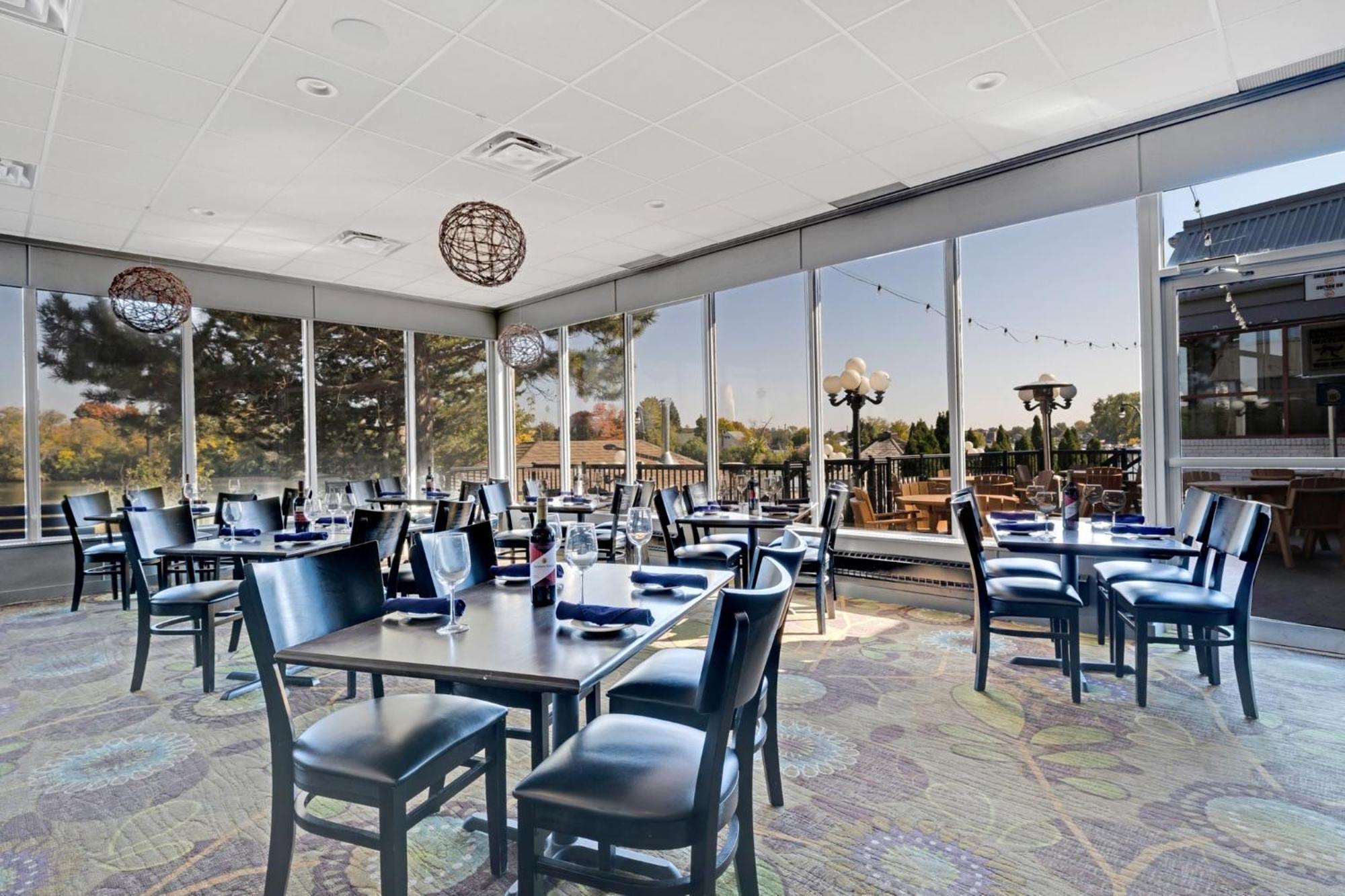 Waterfront By Ihg Hotel 3*