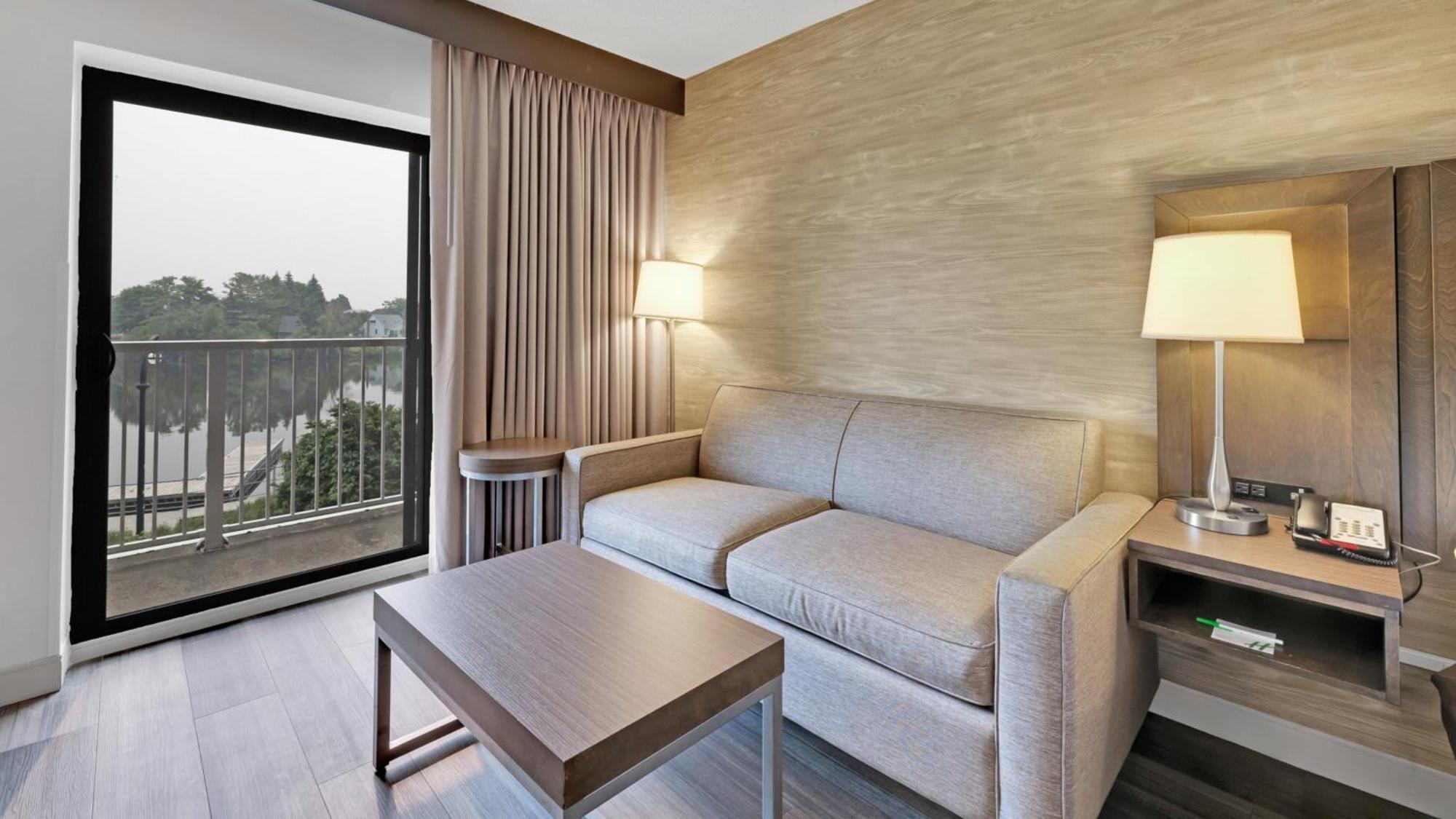 Hotel Waterfront By Ihg 3*
